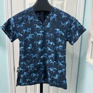 Carhartt Womens Size XS Cross Flex Horse Hearts Blue Scrub Top